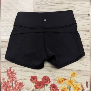 Lululemon shorts/black
